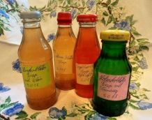 Sirup aus Blüten und Kräutern