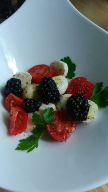 Brombeer-Mozzarella-Salat, eine tolle Vitamin-E-Bombe