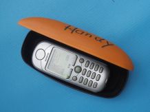 SOS-Handy auf dem Fußboden