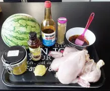 Zartes Hähnchen aus der Wassermelone