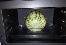Zartes Hähnchen aus der Wassermelone
