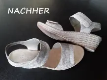 Schuhe mit Klettverschluss werden "salonfähig"