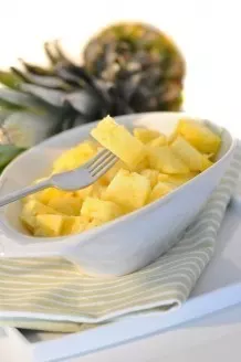 Saure Ananas mit Salz süßen