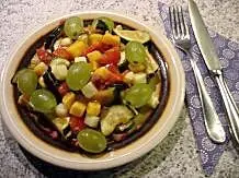 Zucchini-Paprika-Käse-Salat