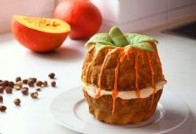Gugelhupf-Kürbis mit Frischkäse-Zimt-Creme