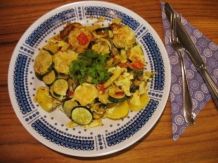 Zucchini-Paprika-Kartoffel-Auflauf mit Käsekruste