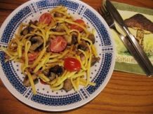 Spätzle-Pfanne mit Pilzen und Schinken