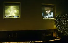 Weihnachtsdeko: Mit Lichterkette das Beet umranden!