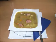 Hausgemachte Erbsensuppe