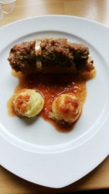 Rinderrouladen gefüllt mit Apfel und Paprika