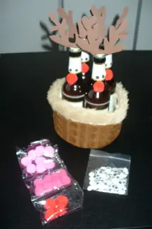 Kleine Aufmerksamkeit zur Weihnachtszeit: Bierflaschen mit Geweih