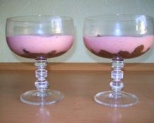 Mousse au Chocolat mit fruchtigem Sektschaum