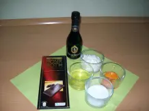 Mousse au Chocolat mit fruchtigem Sektschaum