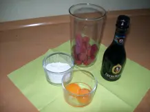 Mousse au Chocolat mit fruchtigem Sektschaum