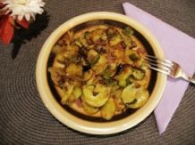 Gebratene Zucchini- und Kartoffelscheiben mit Bacon