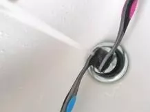Zahnbürste schnell reinigen