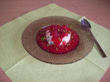 Pannacotta mit Mus aus frischen Himbeeren