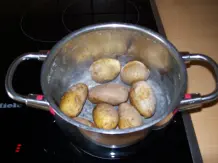 Grillsoßen Mojo rojo und Mojo verde mit Papas arrugadas