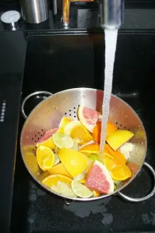 Eingelegte Südfrüchte nach Salzzitronenart