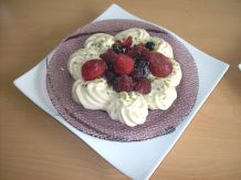 Schneller Mandelcreme-Pudding mit Waldfrüchten
