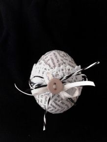 Ausgeblasene Eier im Zeitungslook