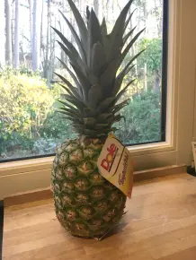 Ananas attraktiv schneiden