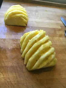 Ananas attraktiv schneiden