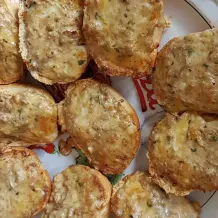 Überbacke Brötchen mit Rinderhack und Emmentaler
