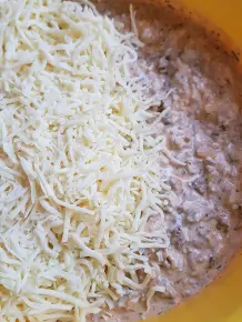 Überbacke Brötchen mit Rinderhack und Emmentaler