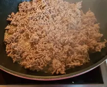 Überbacke Brötchen mit Rinderhack und Emmentaler