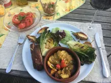 Indirekt grillen: Wildschweinkeule mit Kartoffelpfännchen
