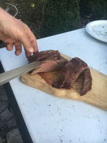 Indirekt grillen: Wildschweinkeule mit Kartoffelpfännchen