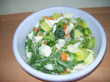 Gemüsesuppe mit viel frischem Gartengemüse