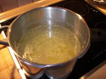 Gemüsesuppe mit viel frischem Gartengemüse