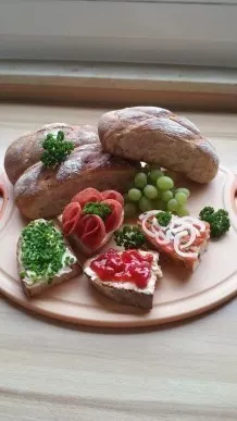 Knusprige Vierlinge: Brot mit Kruste aus dem Römertopf