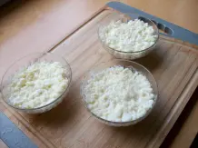 Rhabarber-Kaltschale mit Vanillereis