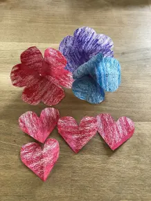 DIY Karte zum Muttertag mit Papierblumen und Herzen
