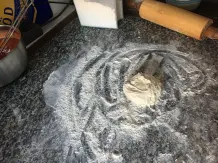 Pizza aus dem Lehmbackofen