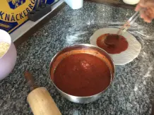 Pizza aus dem Lehmbackofen