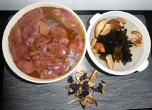 Geflügelleber in scharfer Knoblauchsoße auf asiatische Art