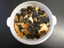 Geflügelleber in scharfer Knoblauchsoße auf asiatische Art