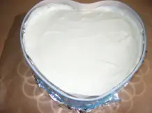 Erdbeer-Herztorte mit Sahne-Frischkäse-Creme und Vanille Glaze