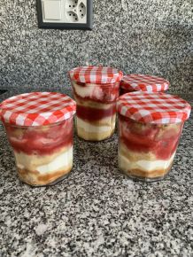 Fruchtiges Erdbeerdessert