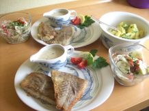 Gebratener Seelachs mit Kapern-Zwiebel-Bechamel-Soße