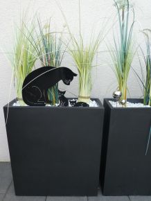 Pflanzencontainer aus Fiberglas-Steingemisch auffrischen