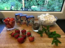 Schwedische Eistörtchen mit Erdbeeren