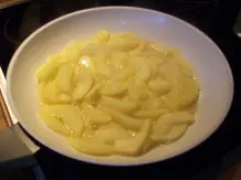 Käsekuchen mit Rum-Apfelschnitzen