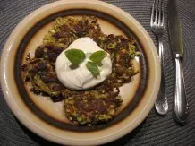 Knusprige Zucchini-Rösti mit Reibekäse