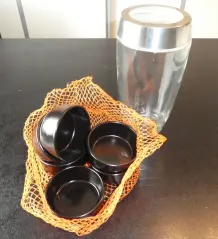 Schälchen und Förmchen aufbewahren