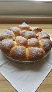 Gefüllte Buchteln mit Zwetschgenmarmelade